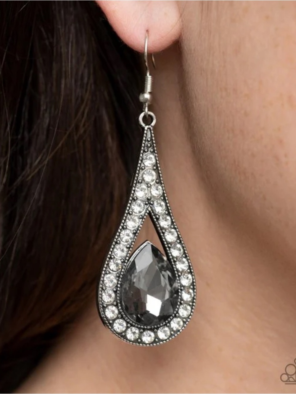 ⚪️⚫️⚪️ “A-LISTER ATTITUDE” SILVER EARRINGS ~ PAPARAZZI❗️ ⚪️⚫️⚪️